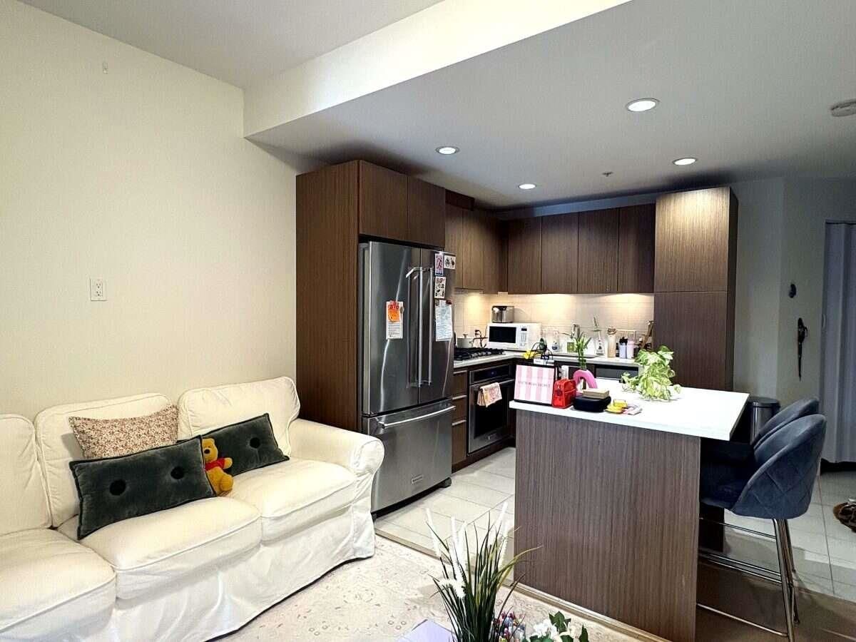 Listing Image 8