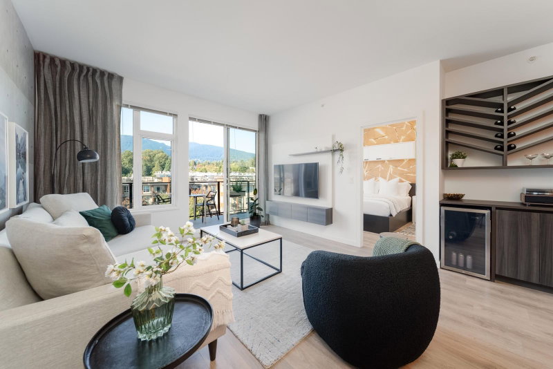 517 - 725 Marine Drive