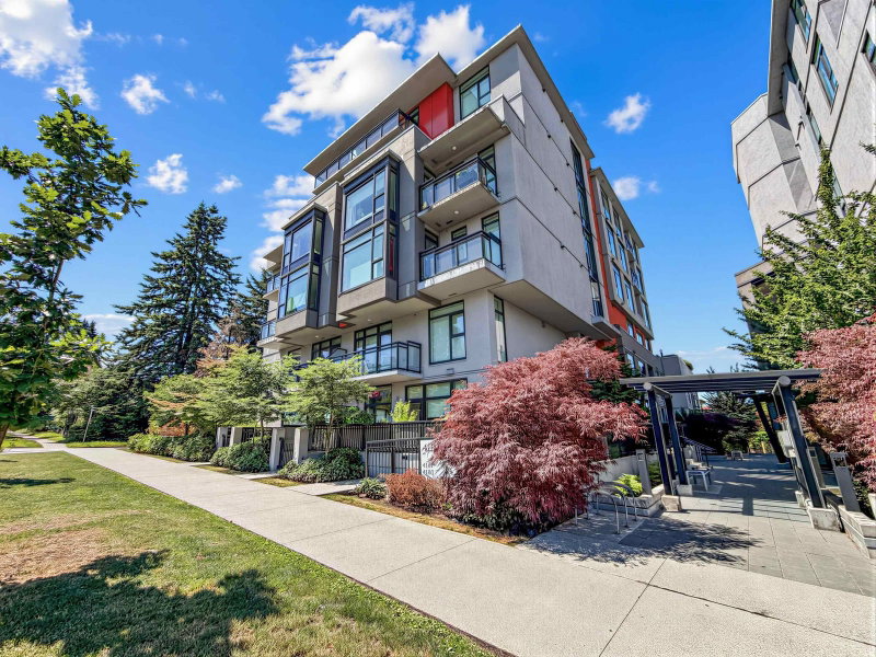 402 - 4189 Cambie Street