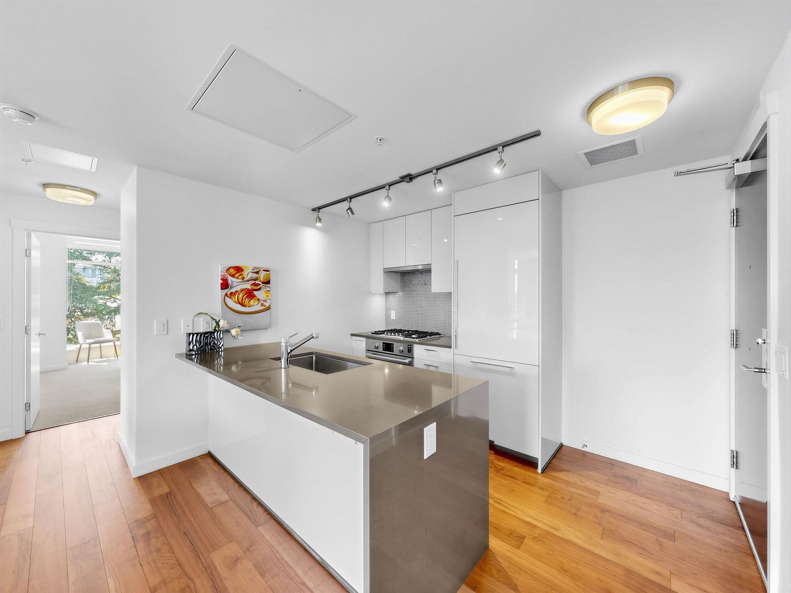 Listing Image 15