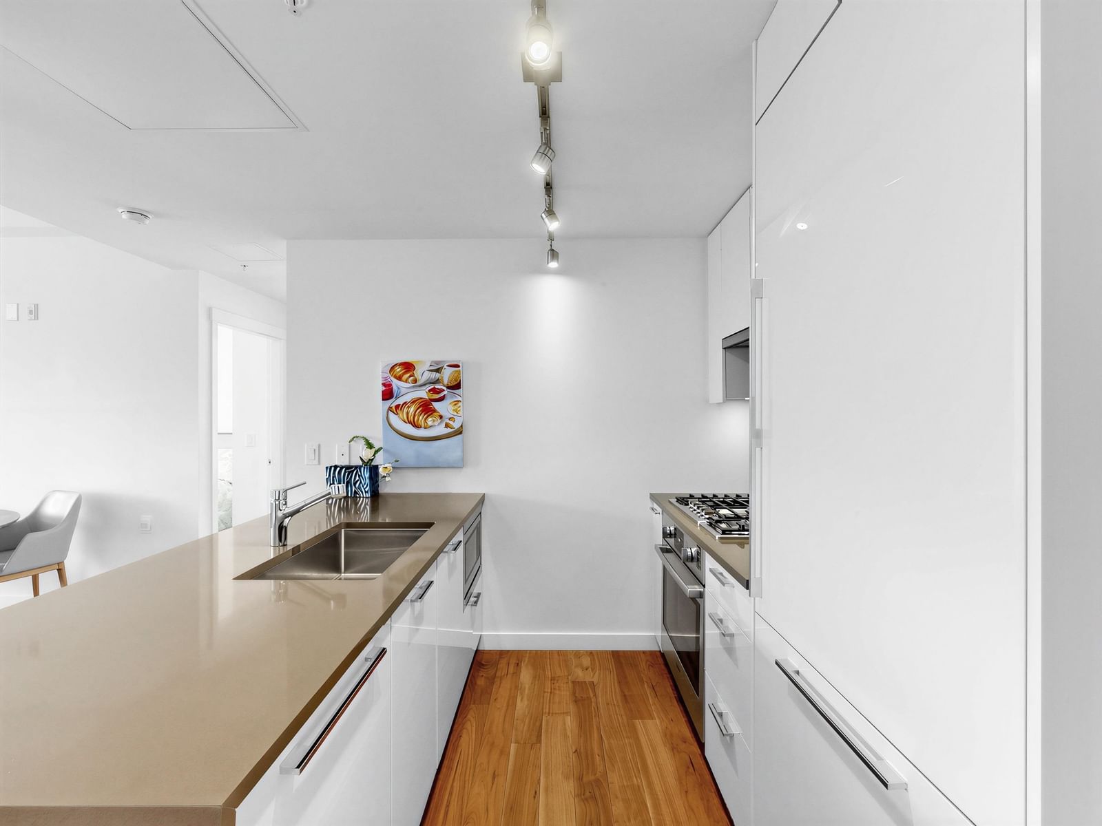 Listing Image 16