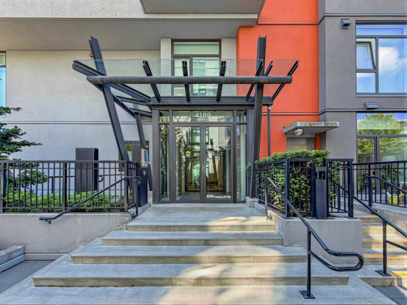 402 - 4189 Cambie Street