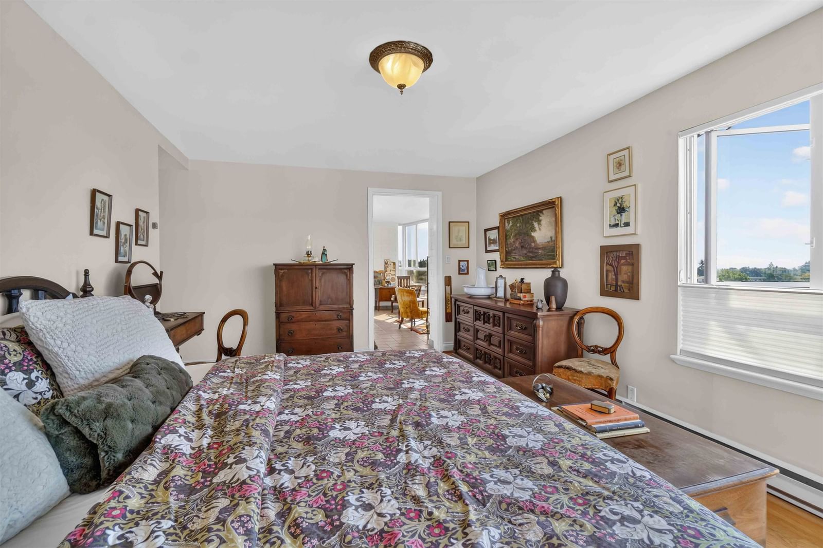 Listing Image 19