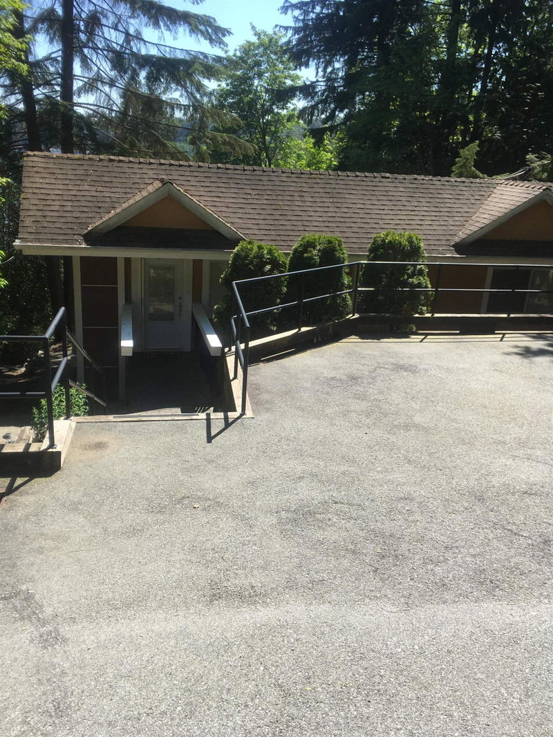 Garden Suite - 3707 Dollarton Hwy Garden