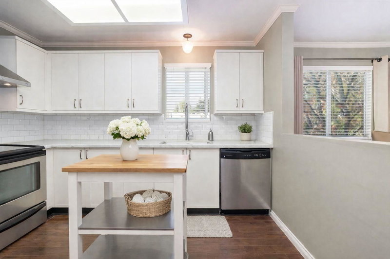 205 - 7840 Moffatt Road