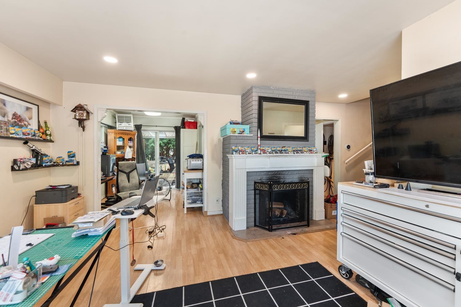 Listing Image 6
