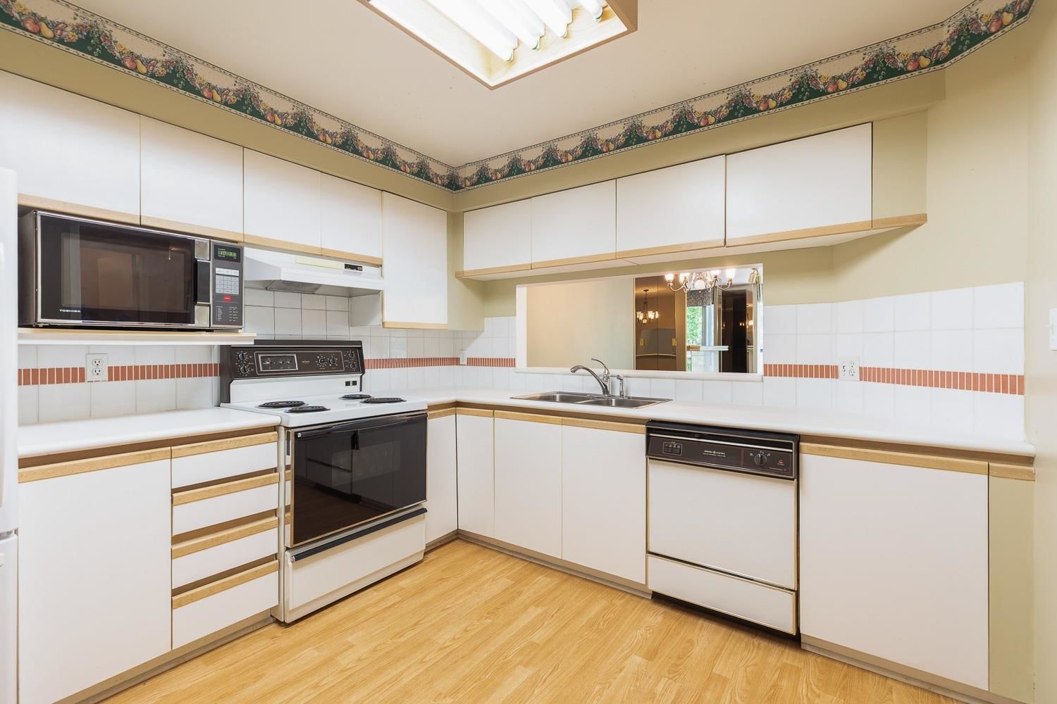 Listing Image 12