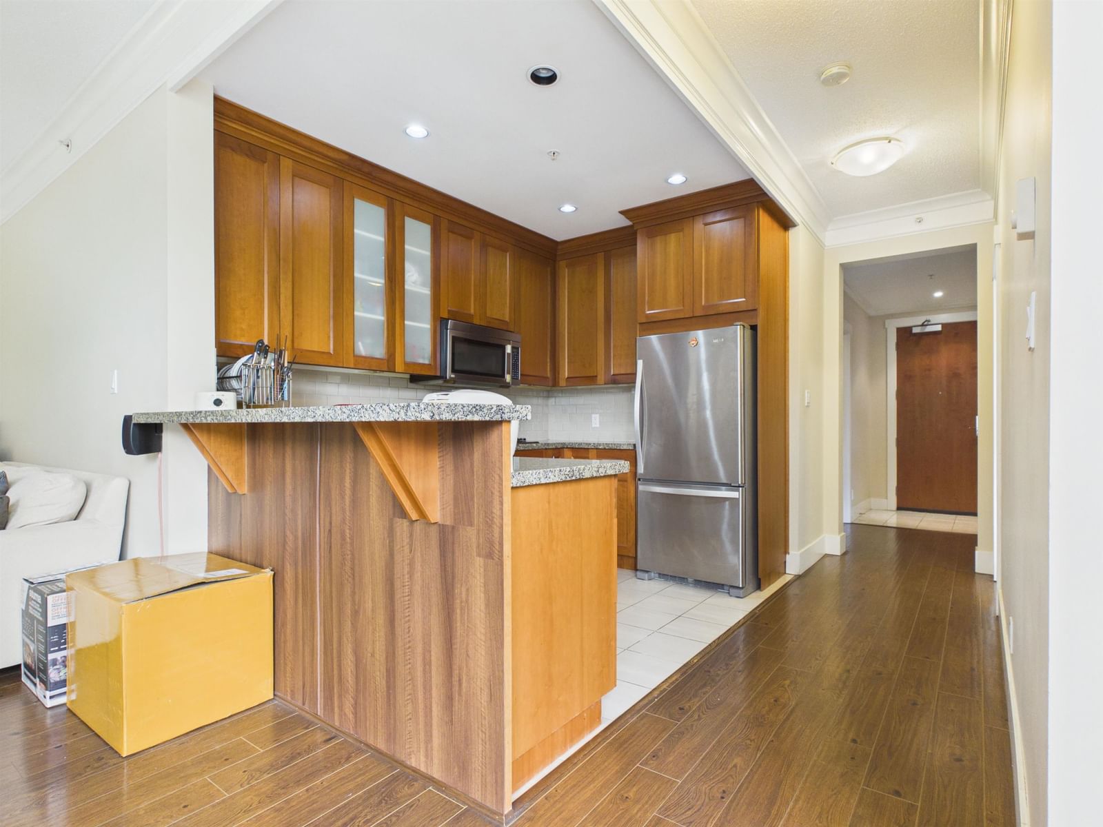 Listing Image 4