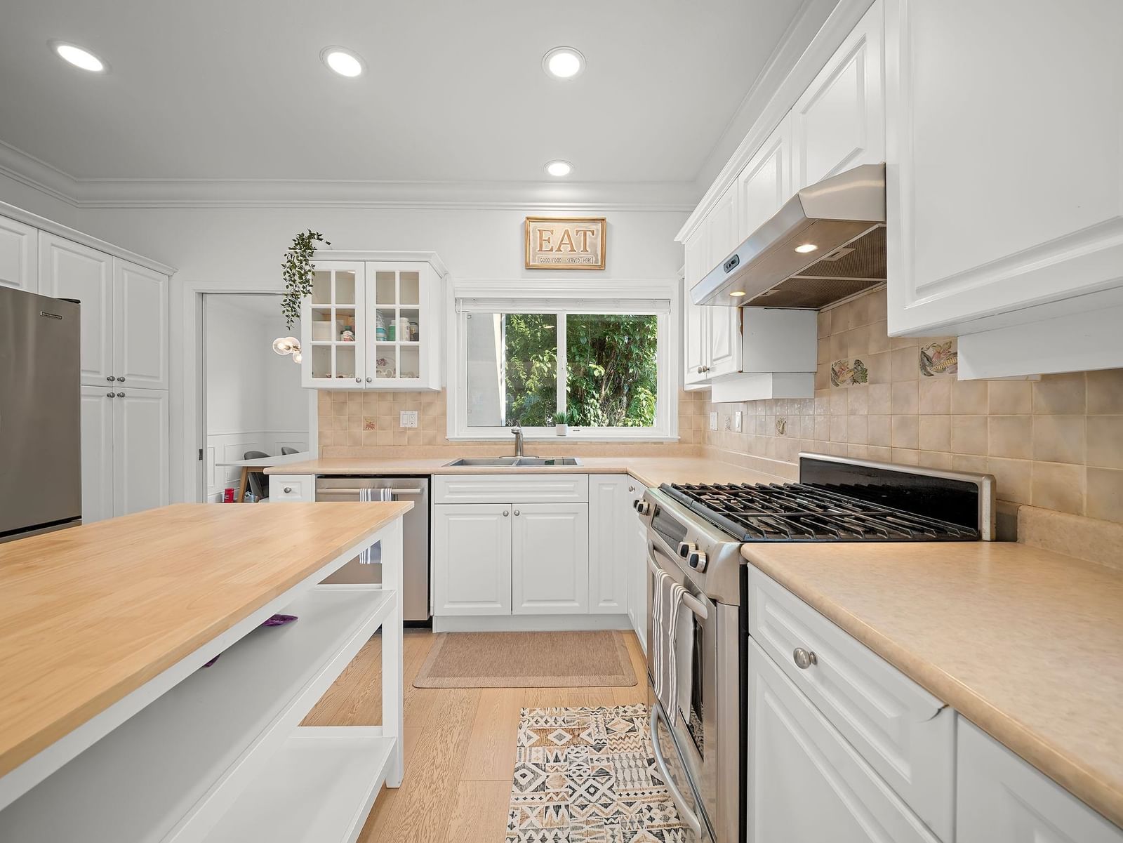 Listing Image 8