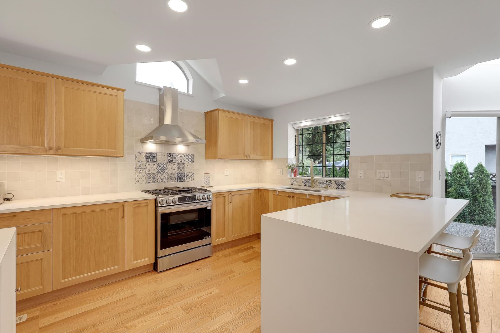 Listing Image 11