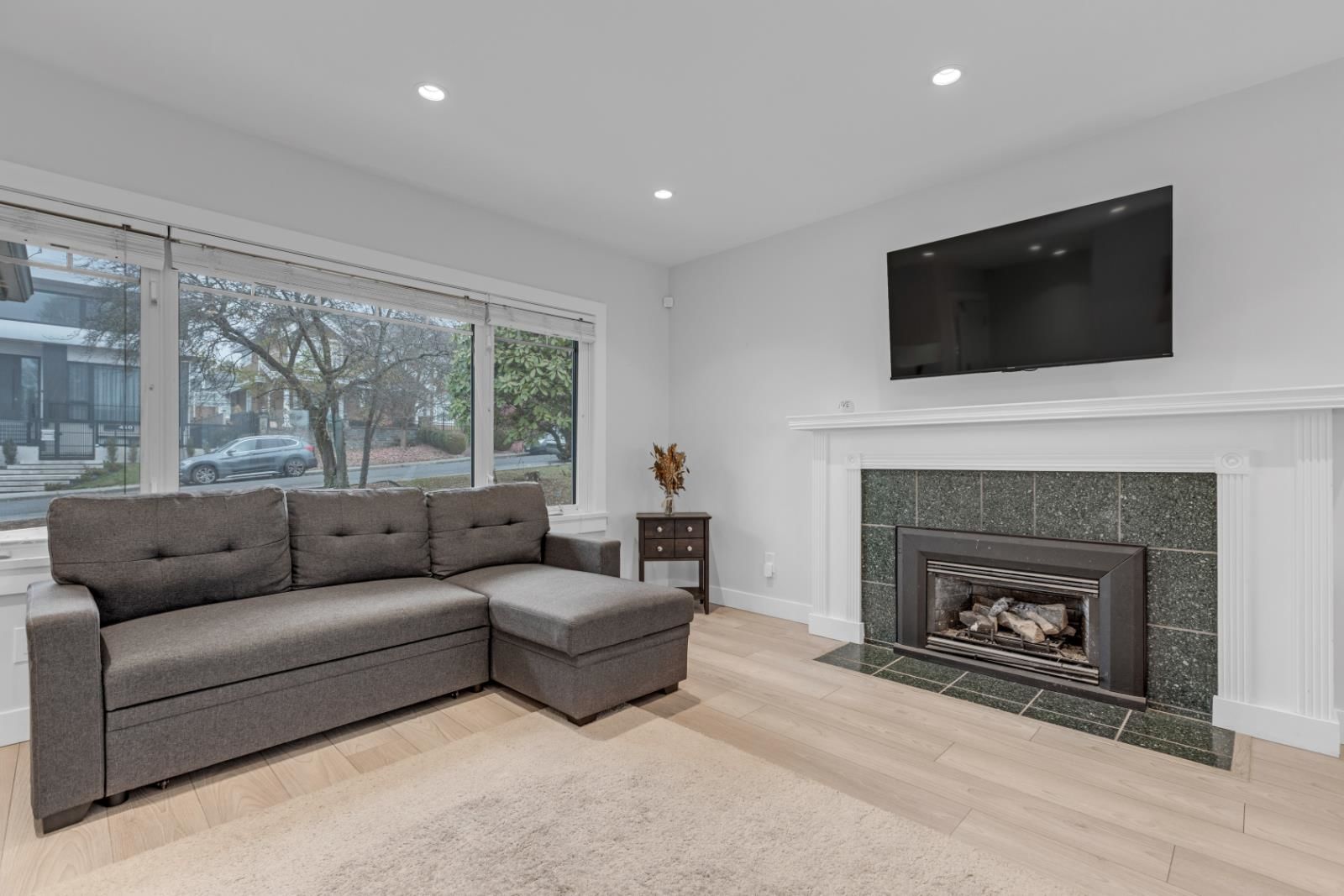 Listing Image 8