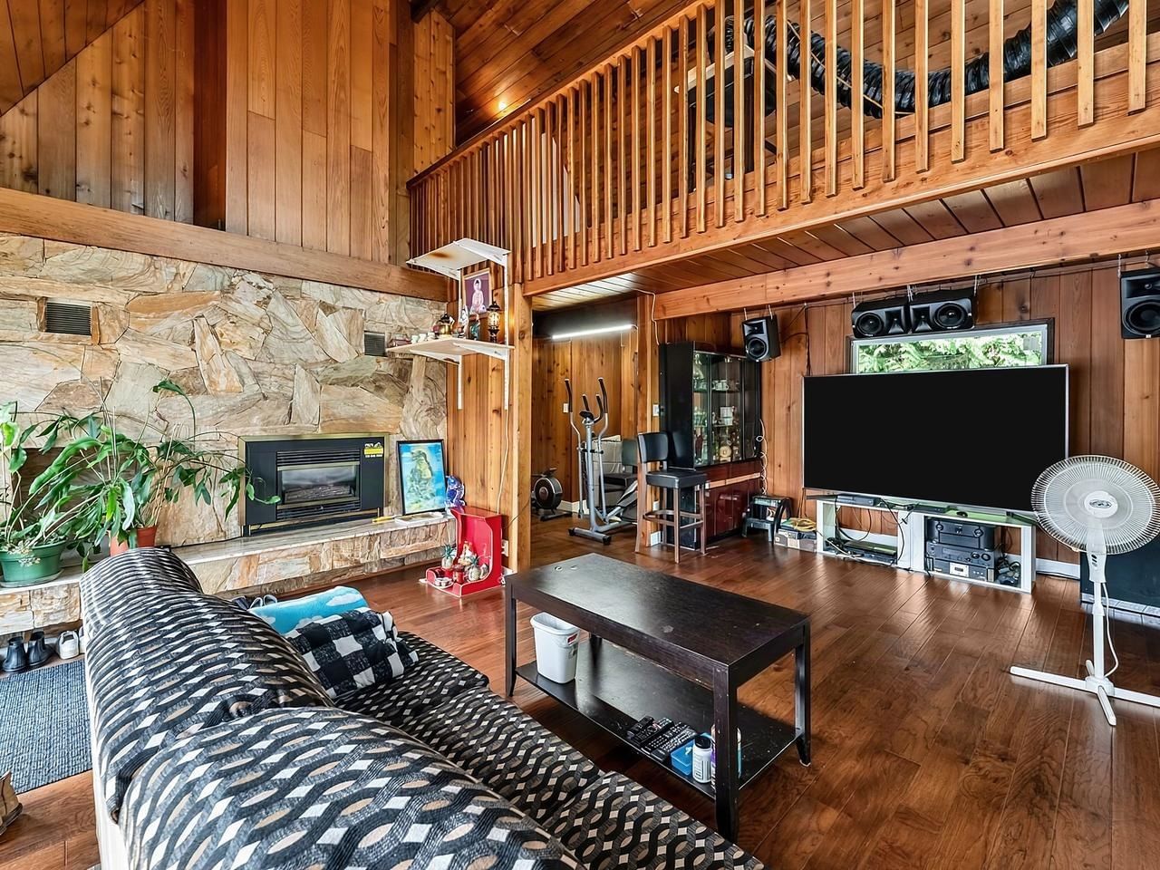 Listing Image 4