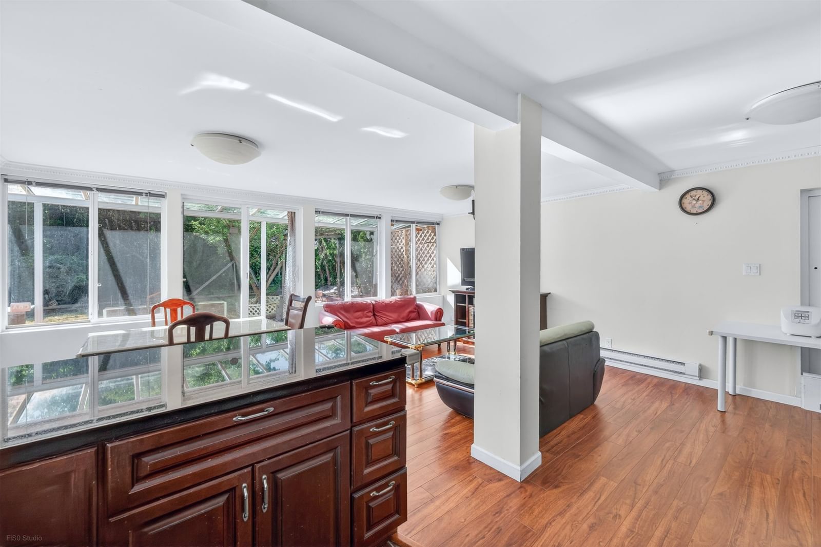 Listing Image 11