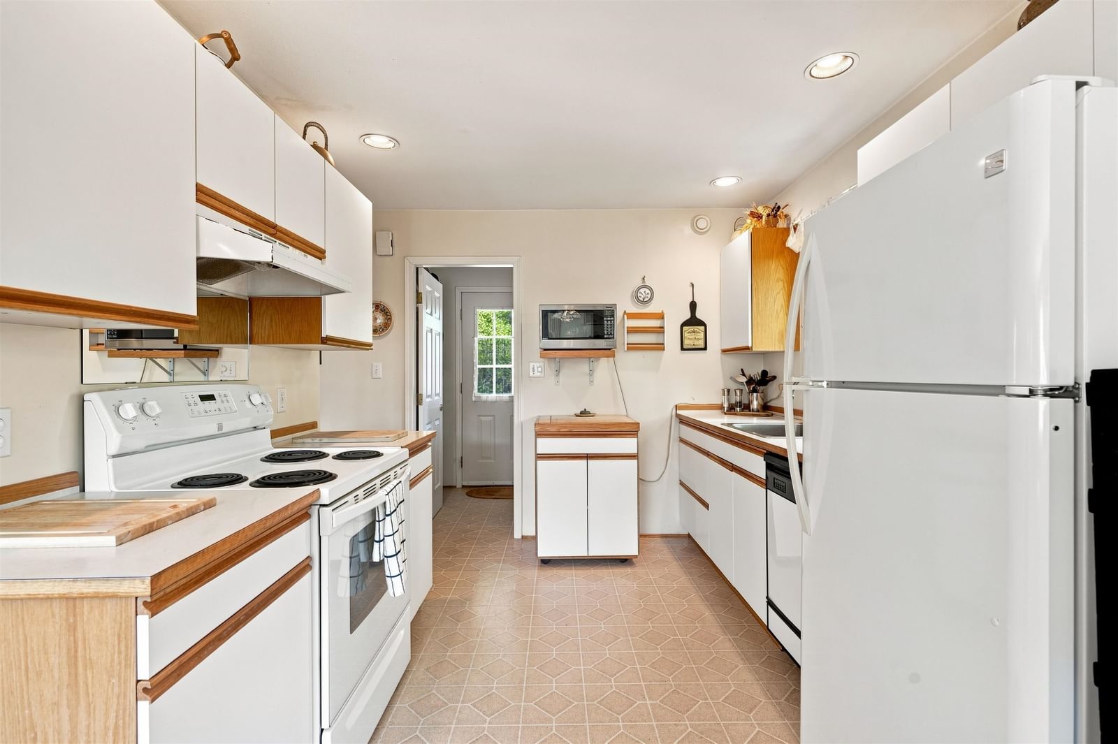 Listing Image 10