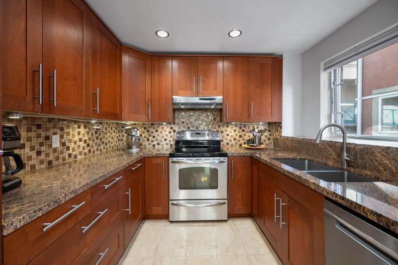 302 - 12 Laguna Court