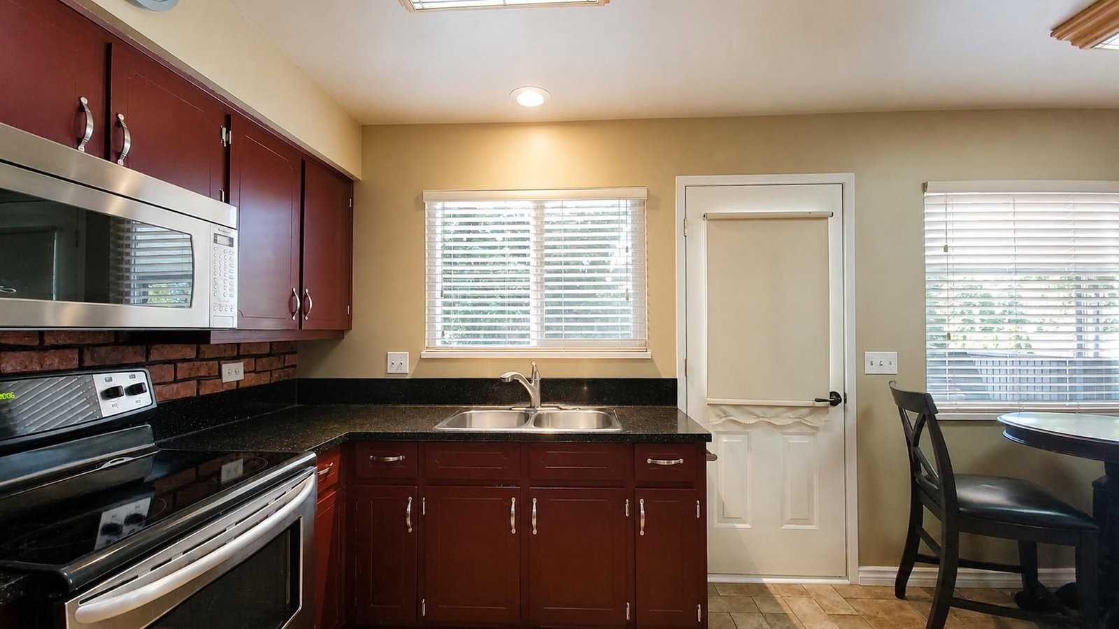 Listing Image 5