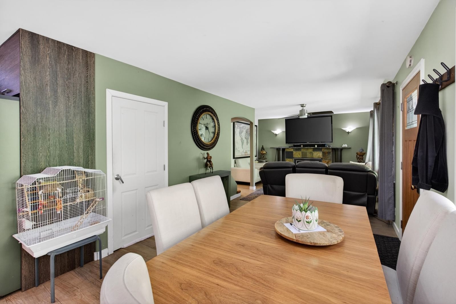 Listing Image 12