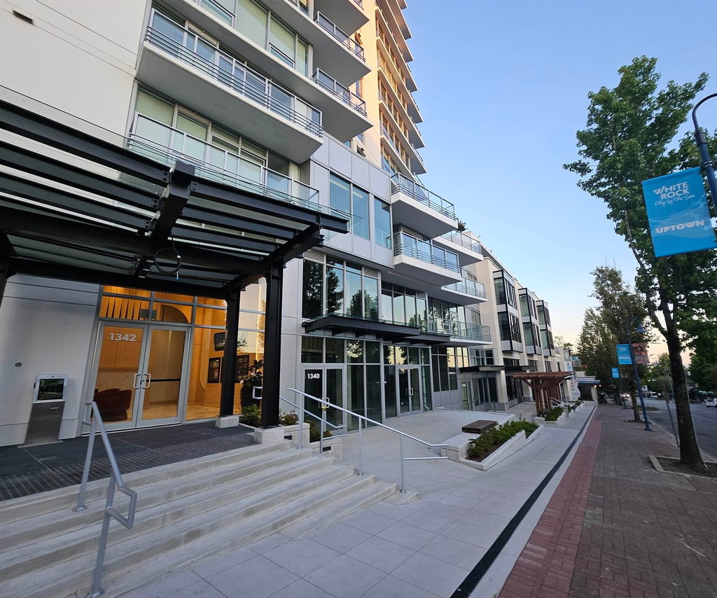 403 - 1342 Johnston Road