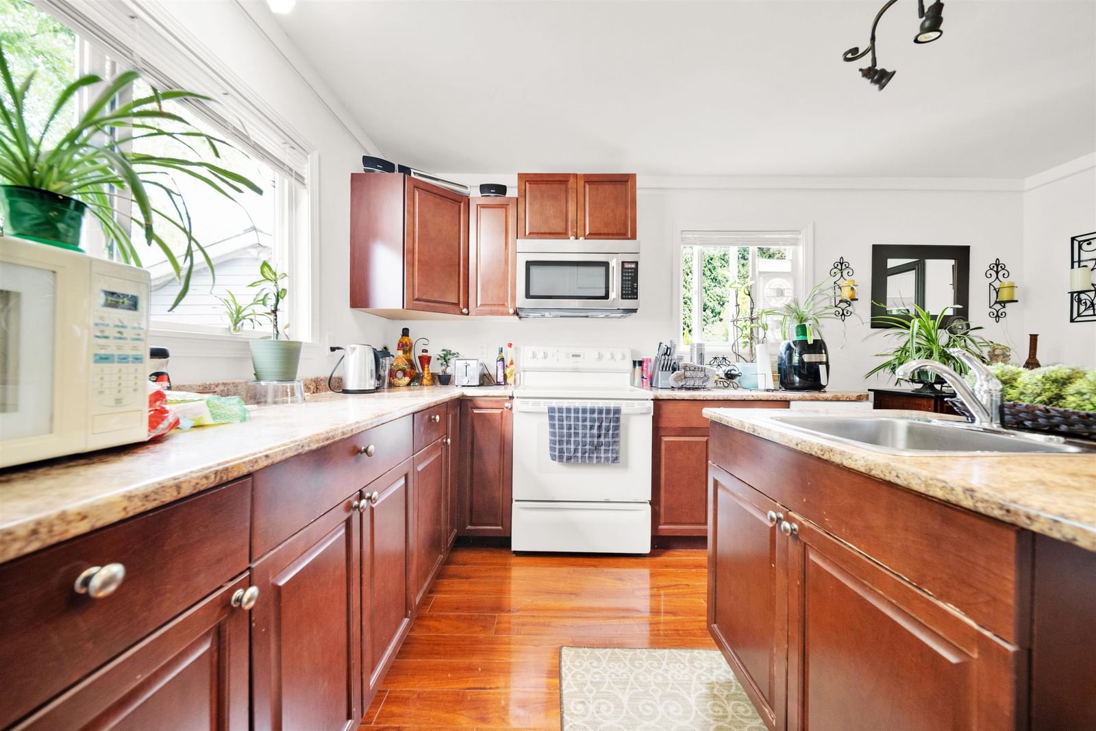 Listing Image 11
