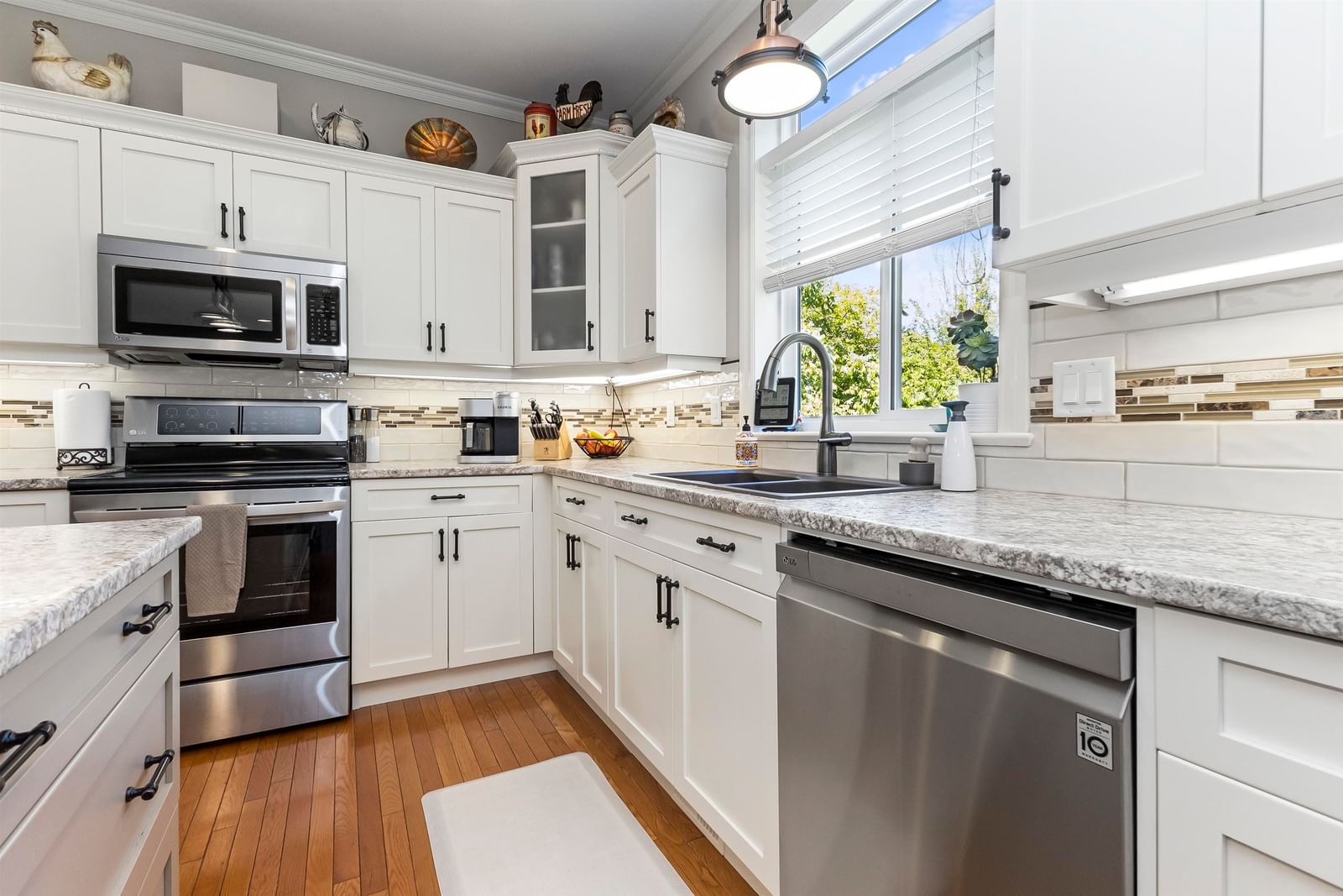 Listing Image 10