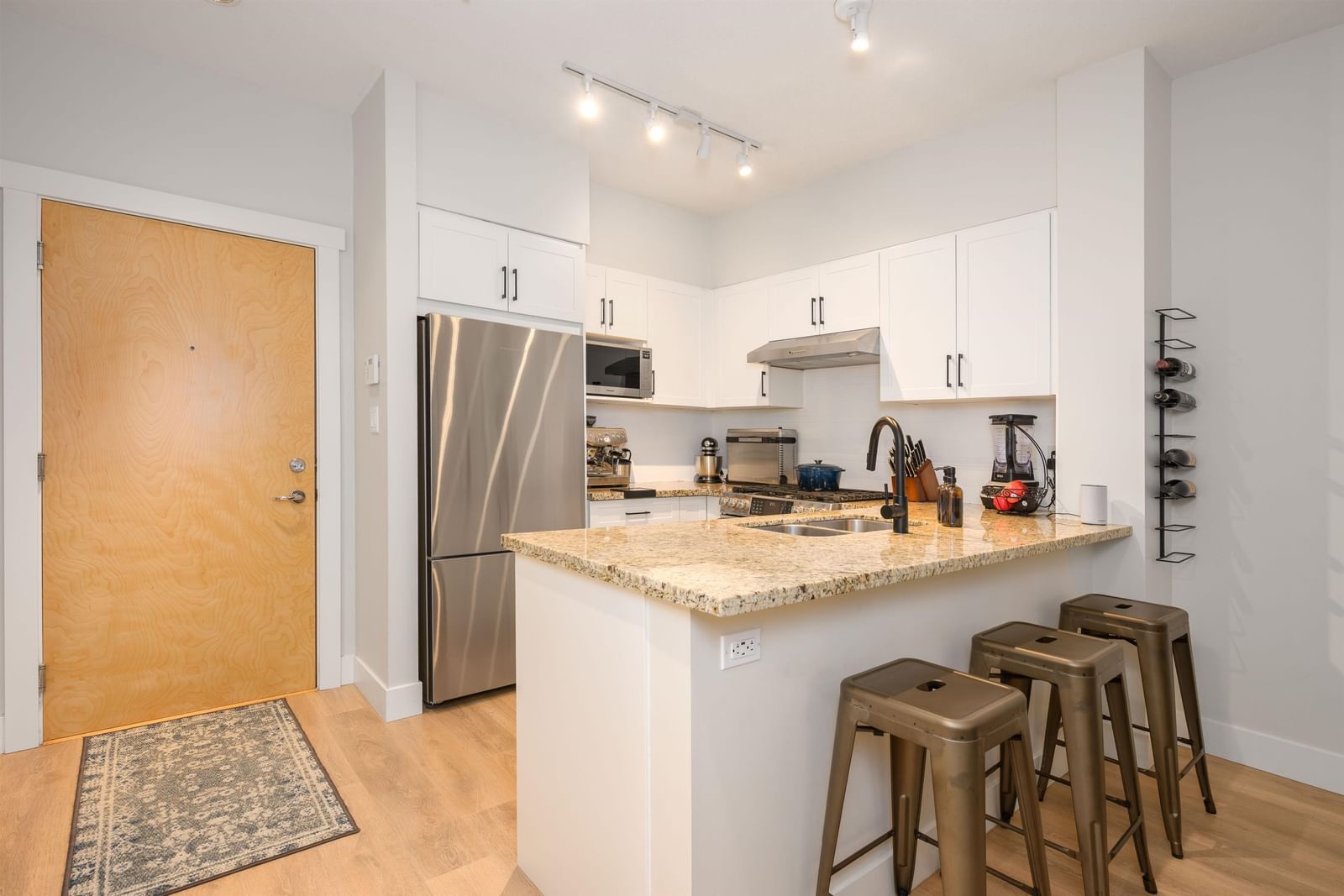 Listing Image 11