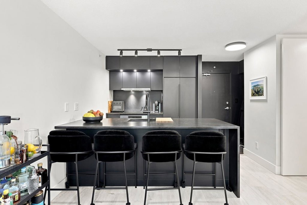 212 - 1082 Seymour Street 4
