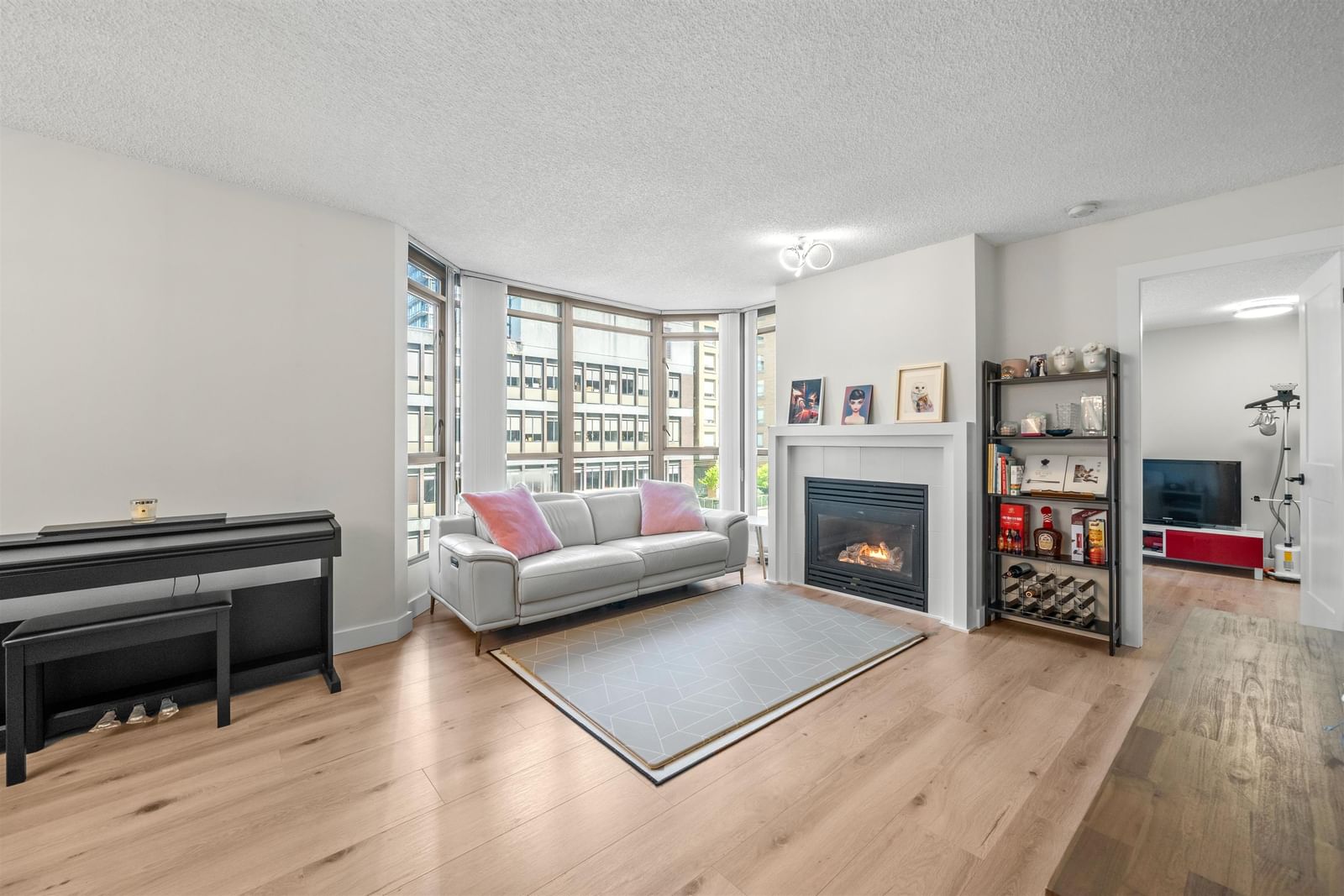 Listing Image 9