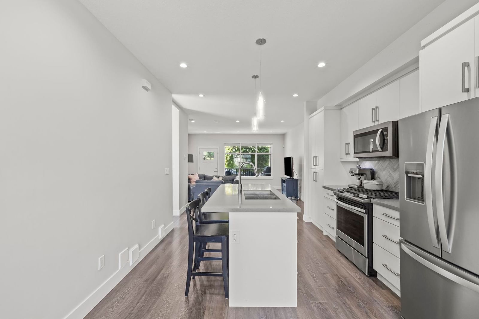 Listing Image 11