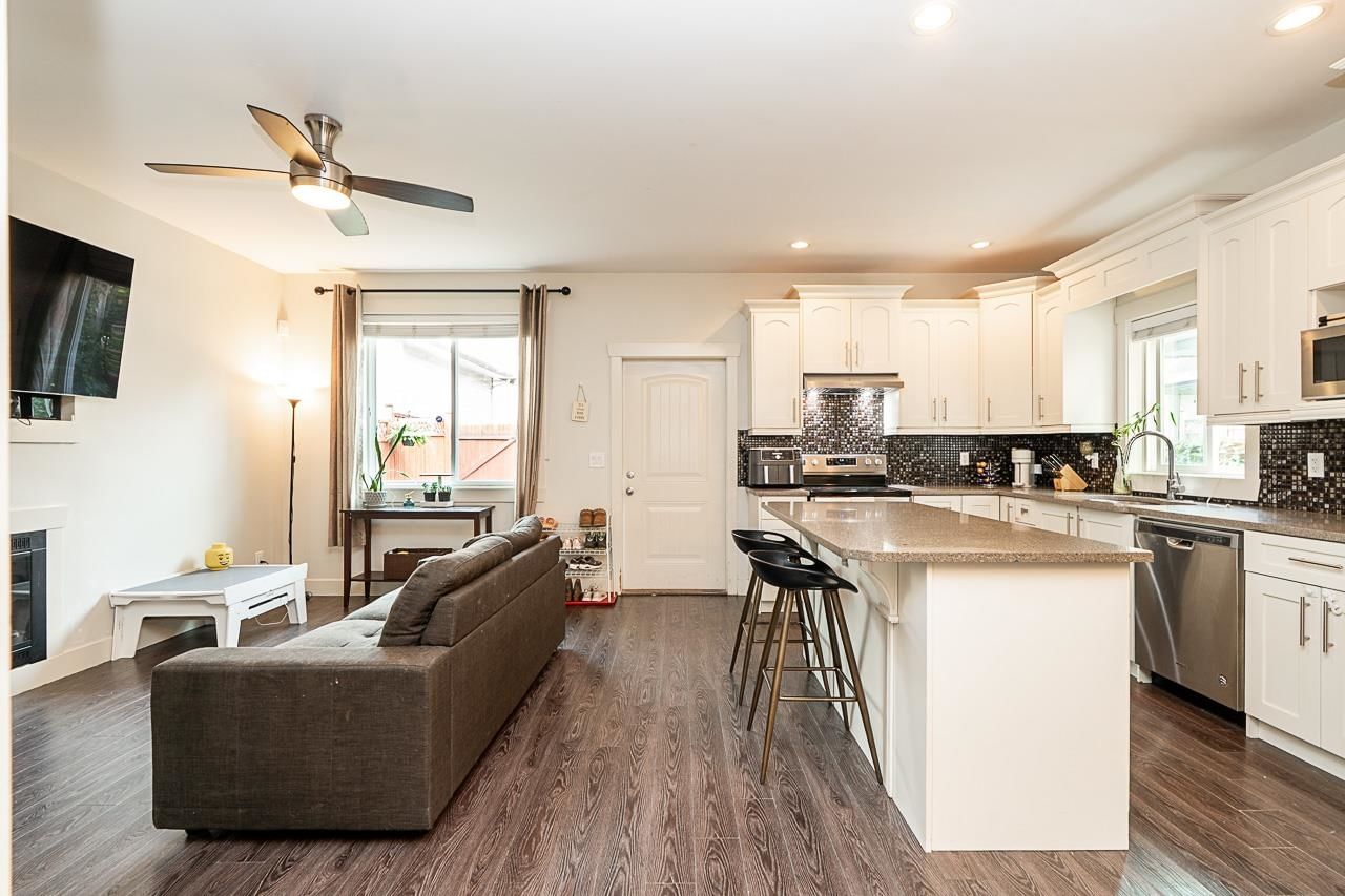 Listing Image 10