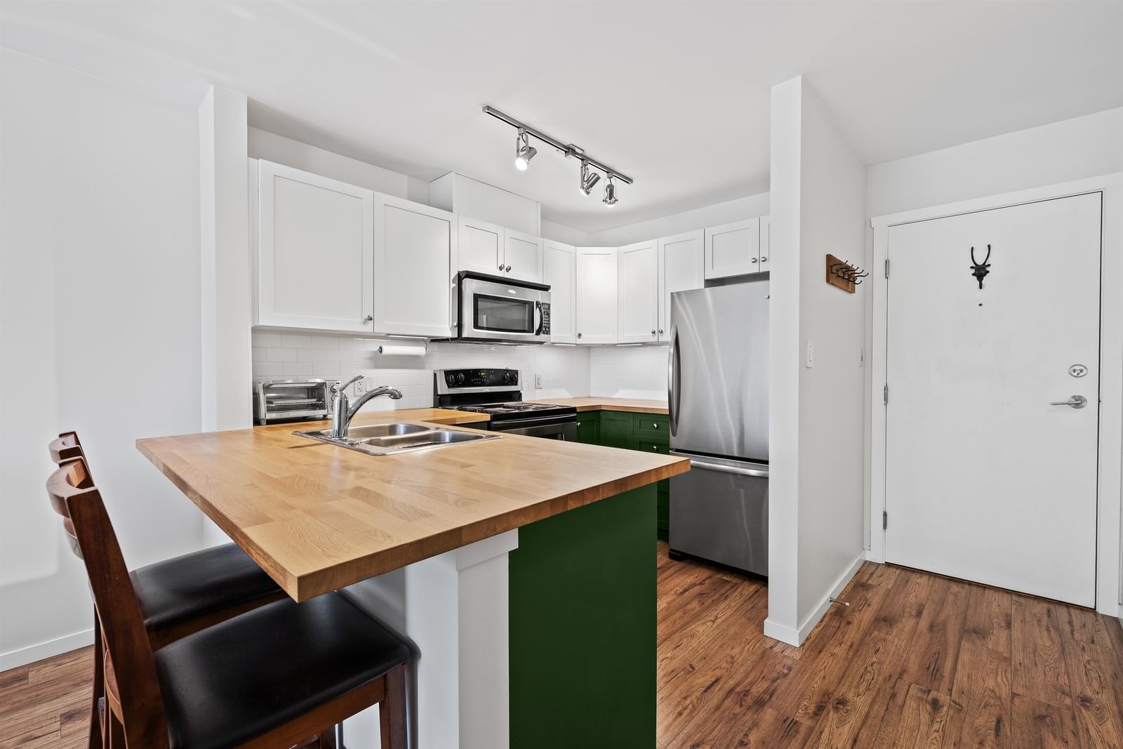 Listing Image 14