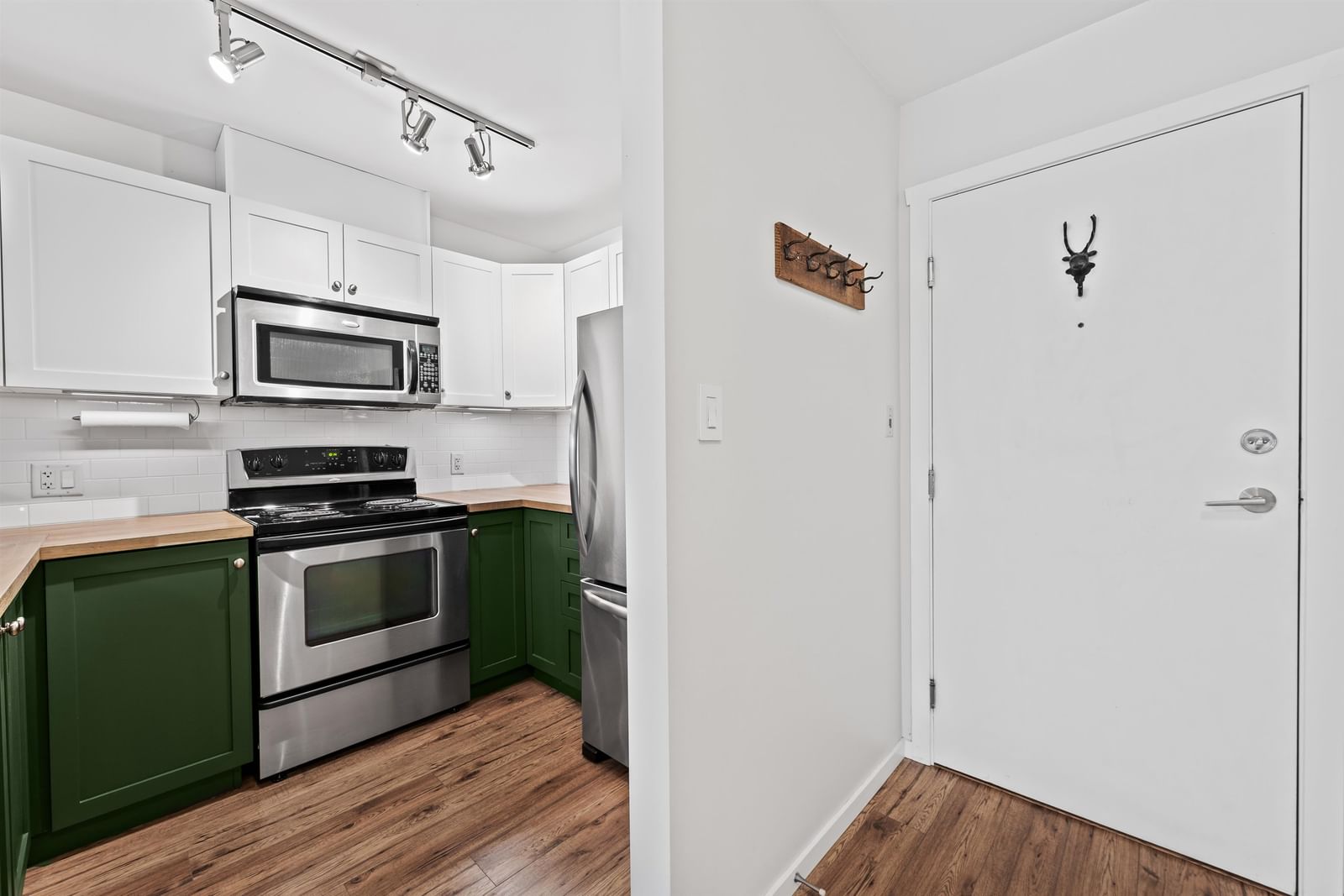Listing Image 16