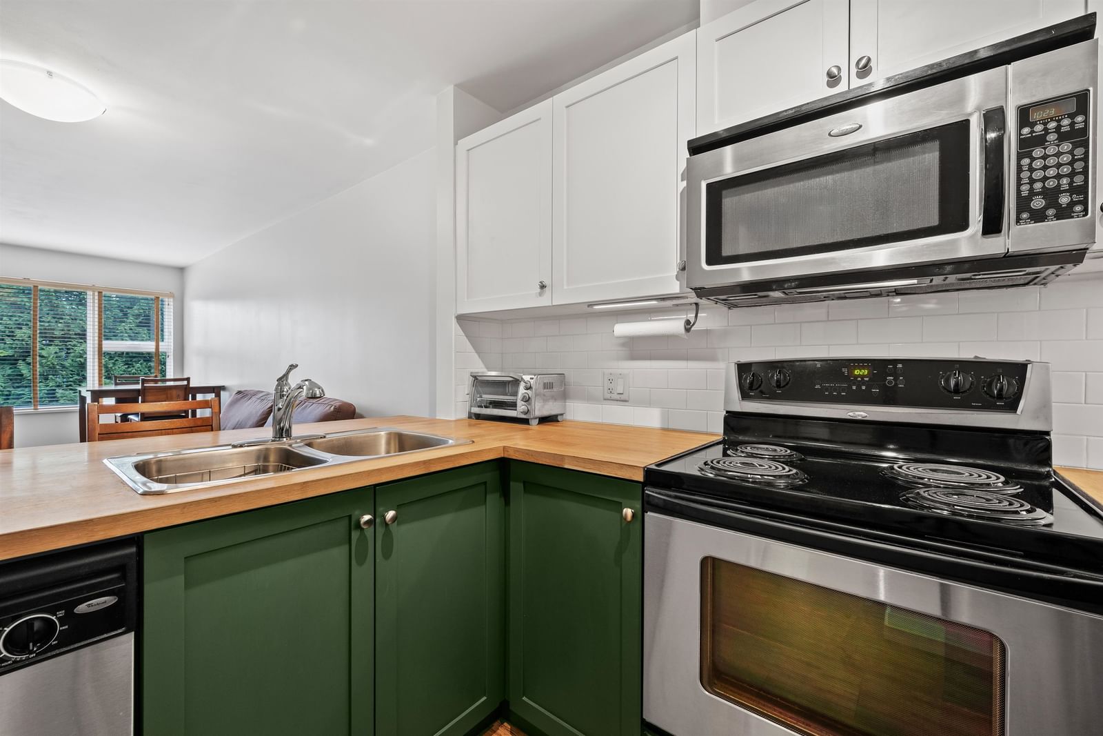 Listing Image 9