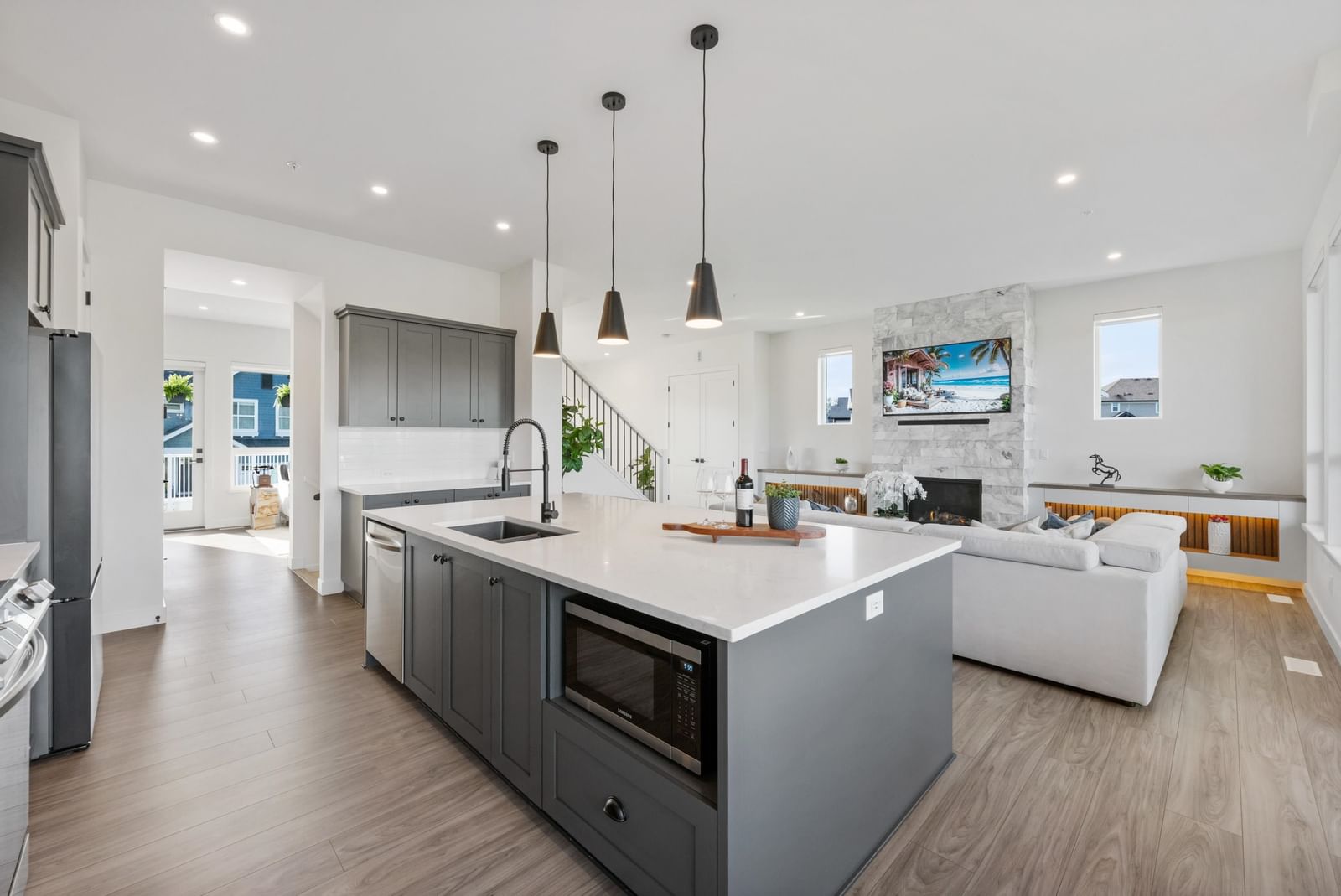 Listing Image 10