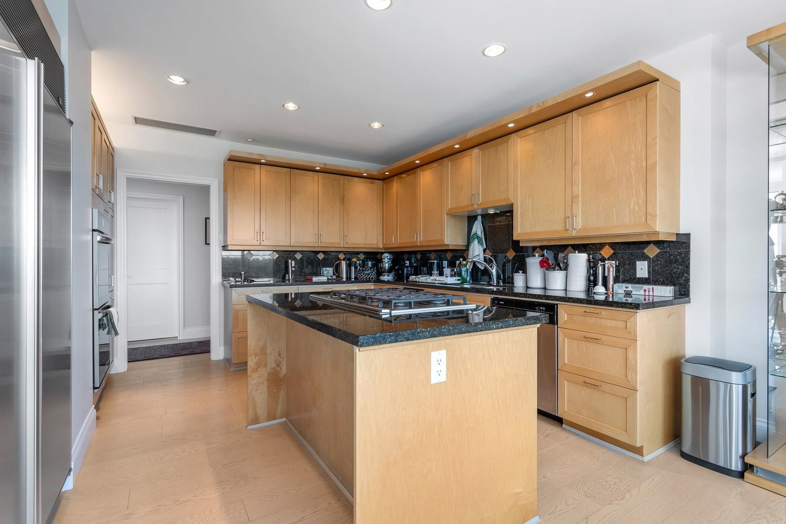 Listing Image 14