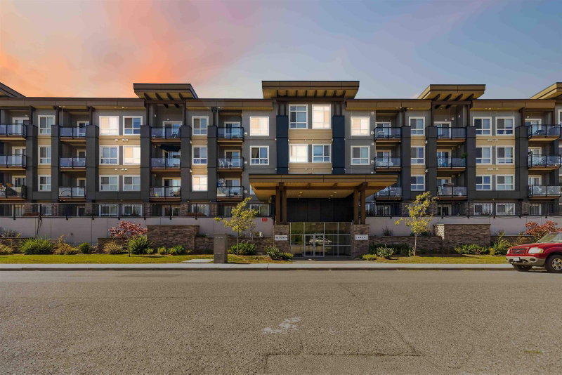 403 - 9450 Robson Street