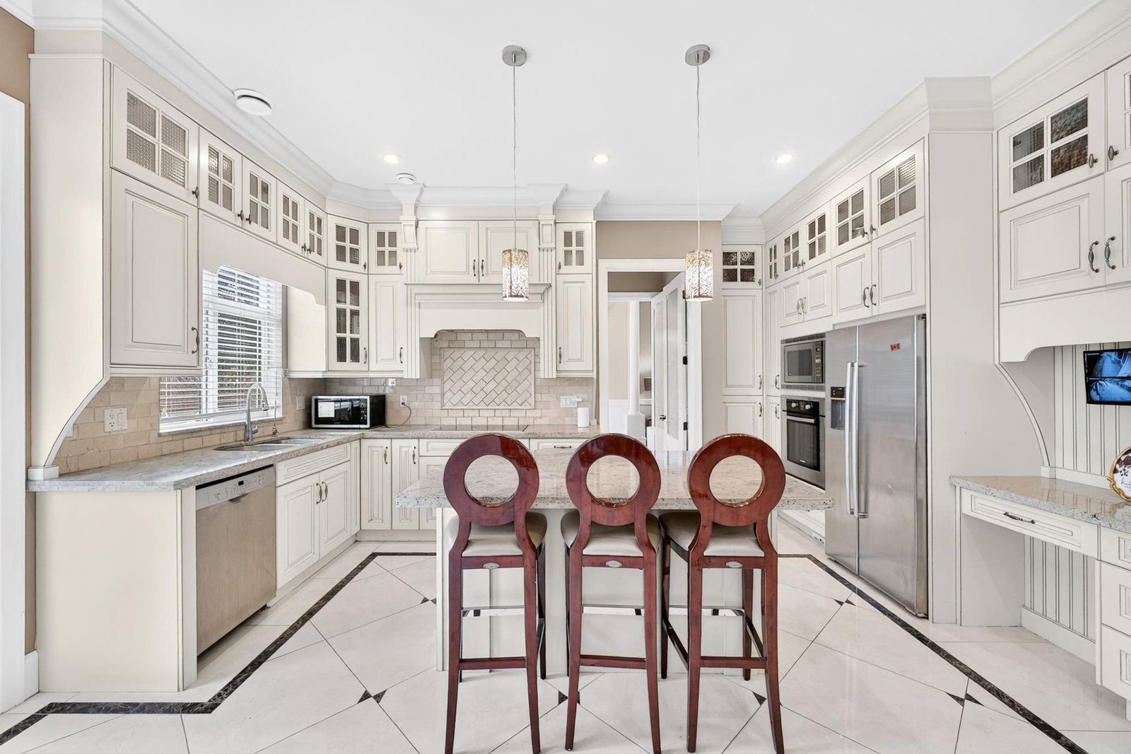 Listing Image 11
