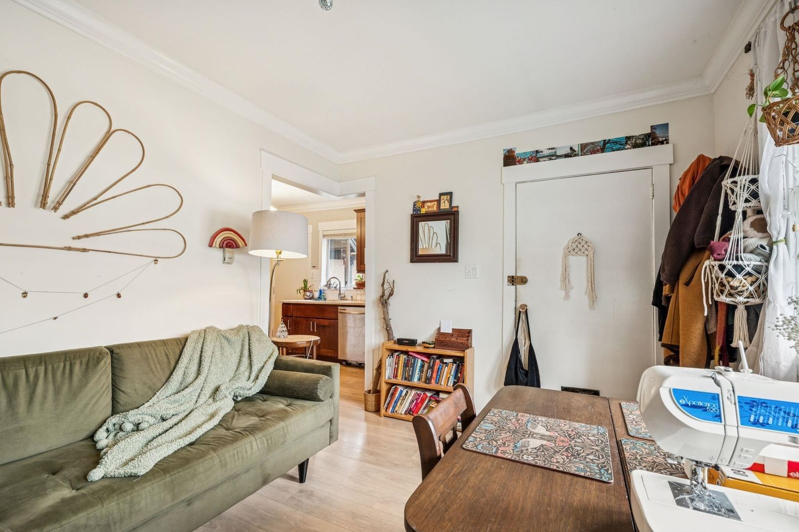 Listing Image 9