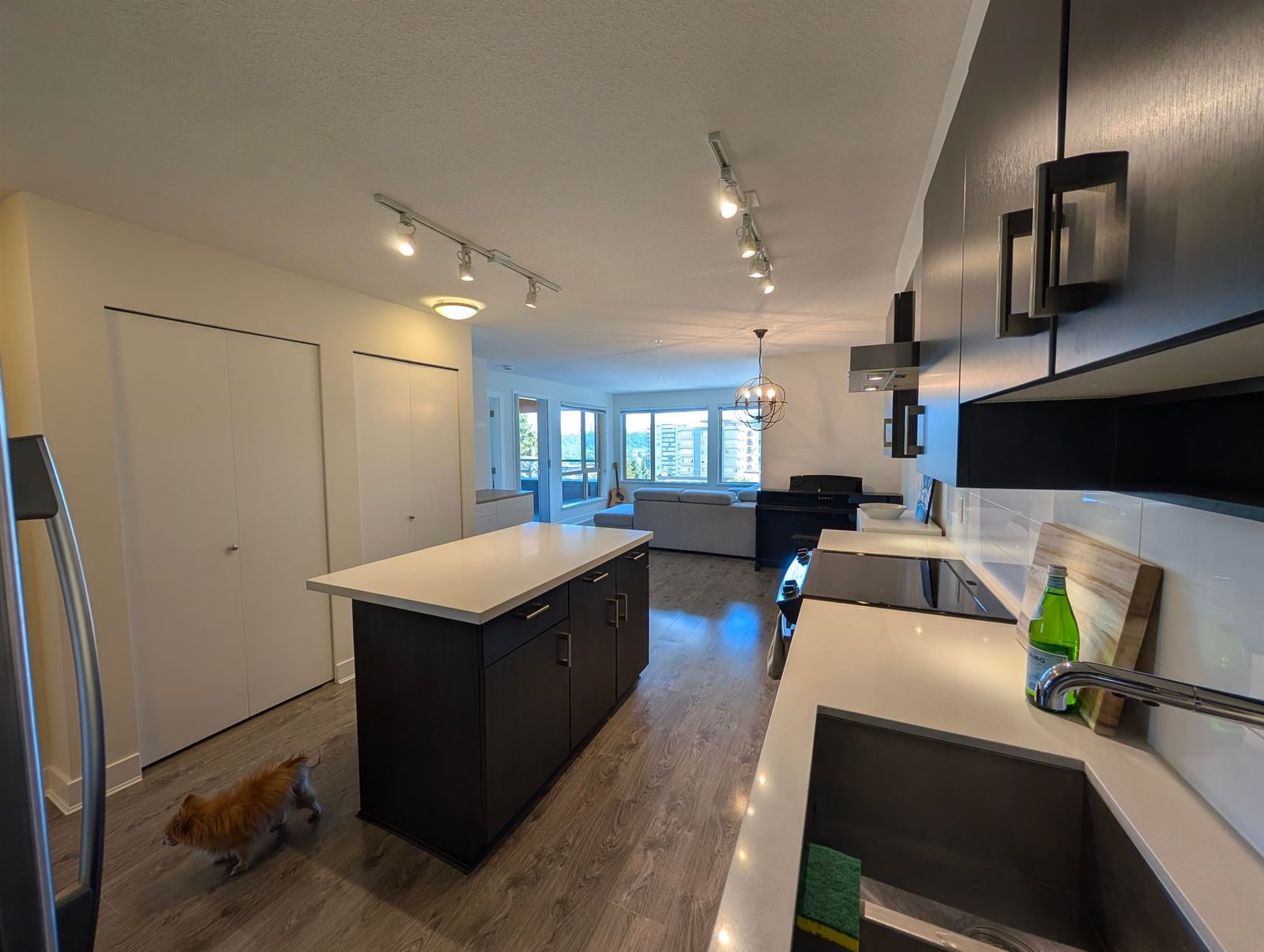 Listing Image 11