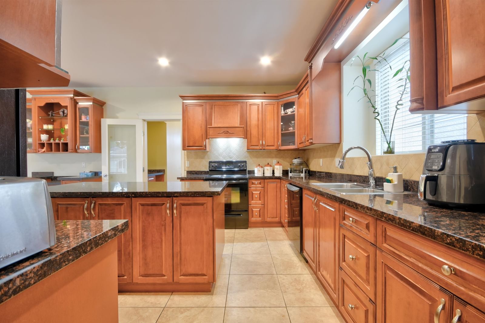 Listing Image 12