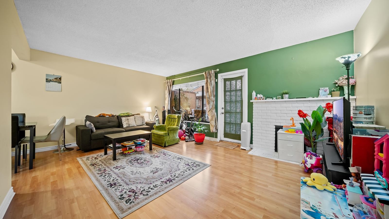 Listing Image 6