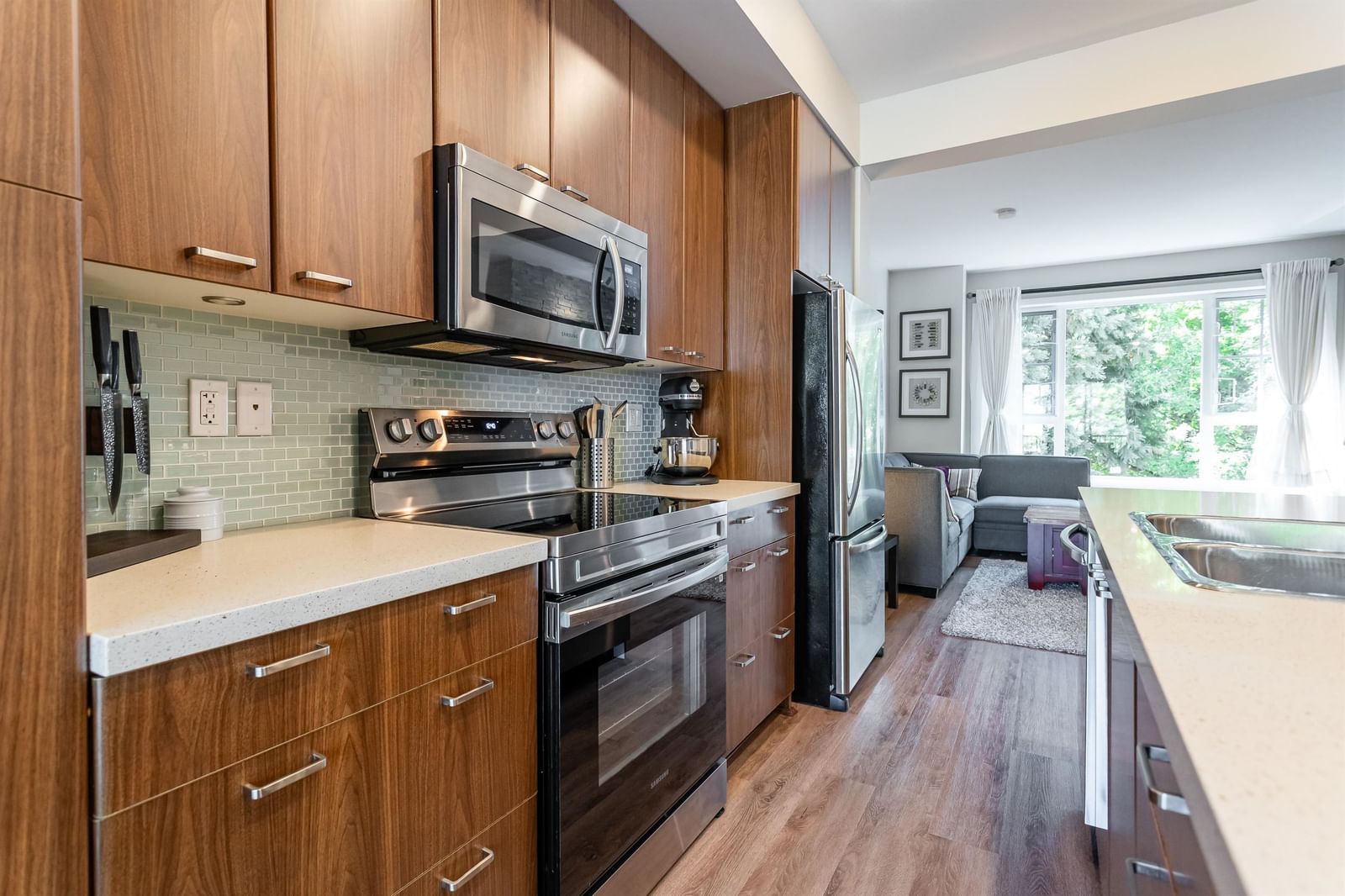 Listing Image 12