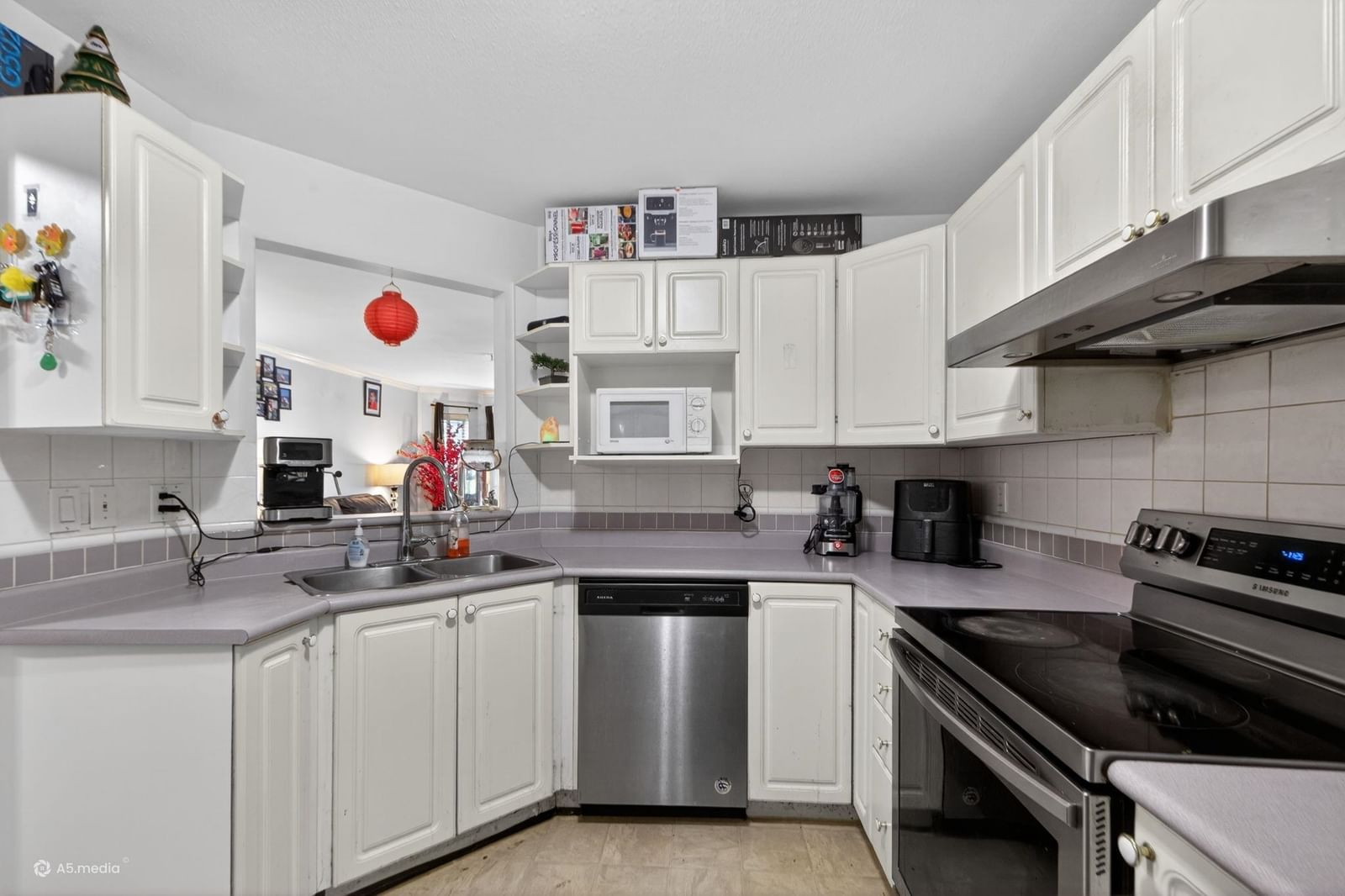 Listing Image 10