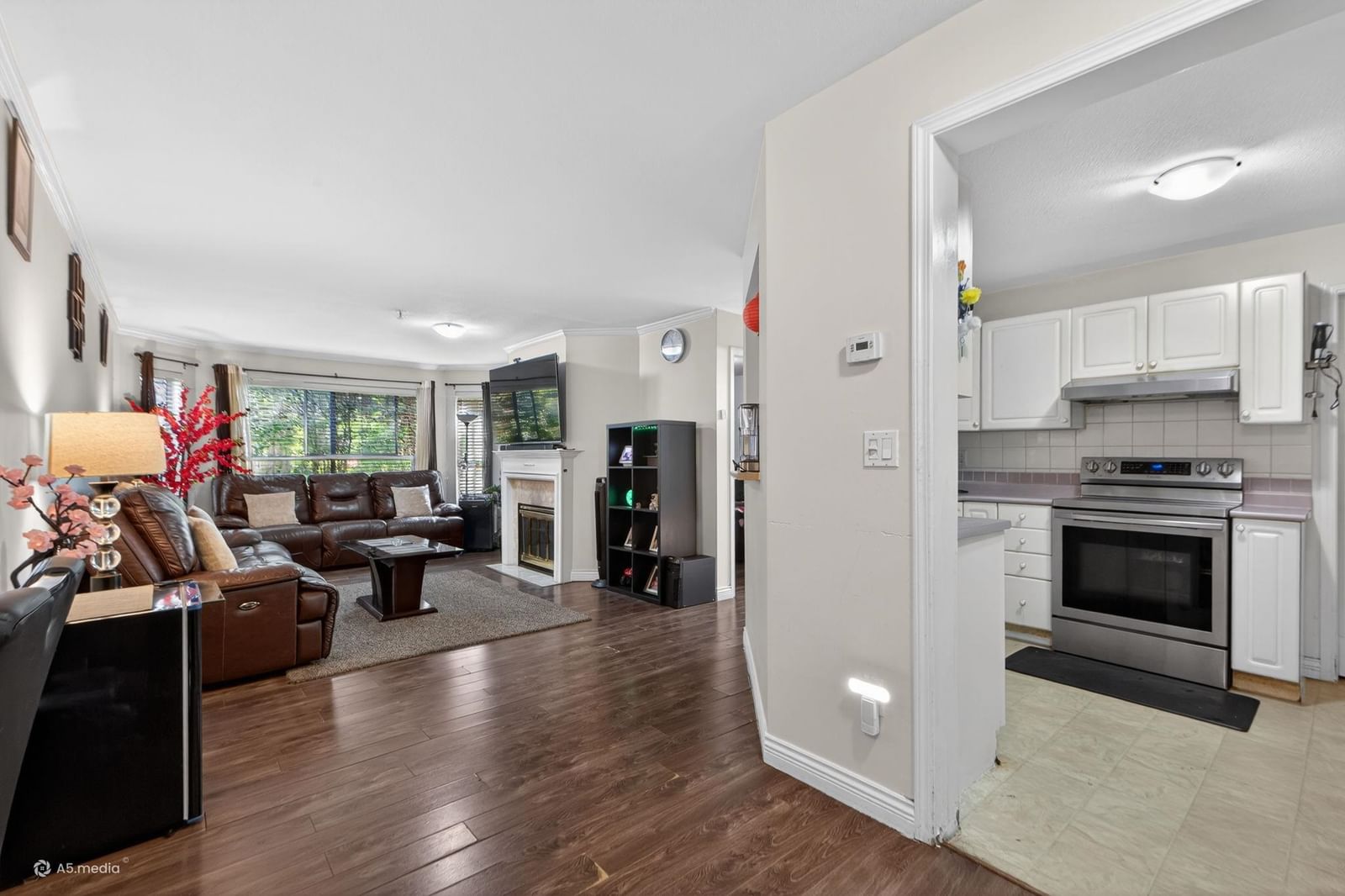 Listing Image 8