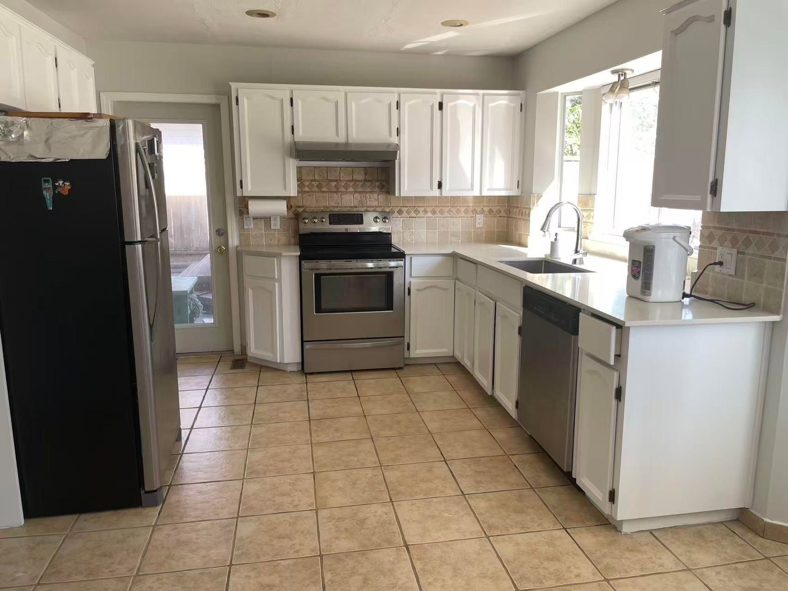 Listing Image 4