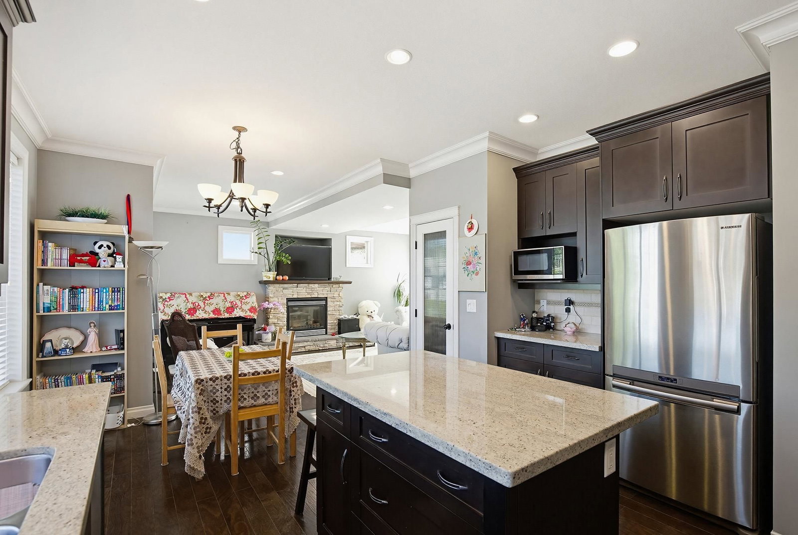 Listing Image 12