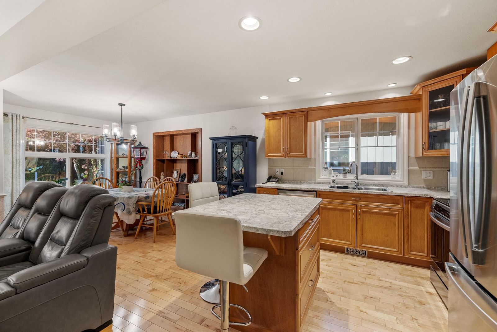 Listing Image 10