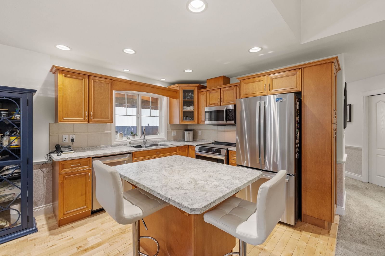 Listing Image 11