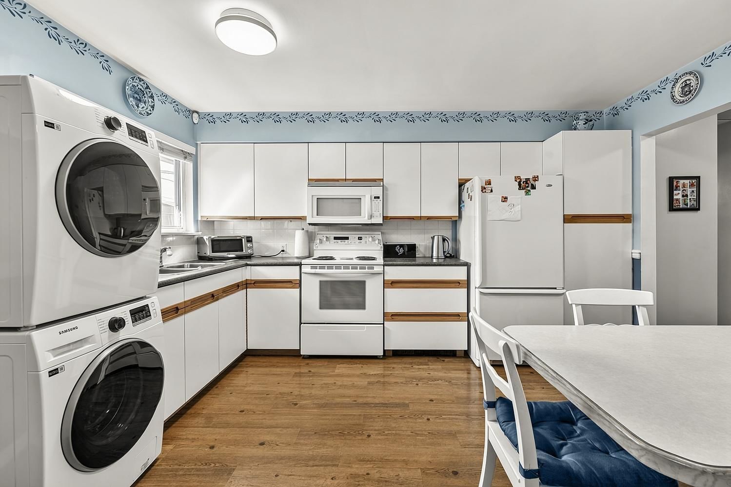 Listing Image 4