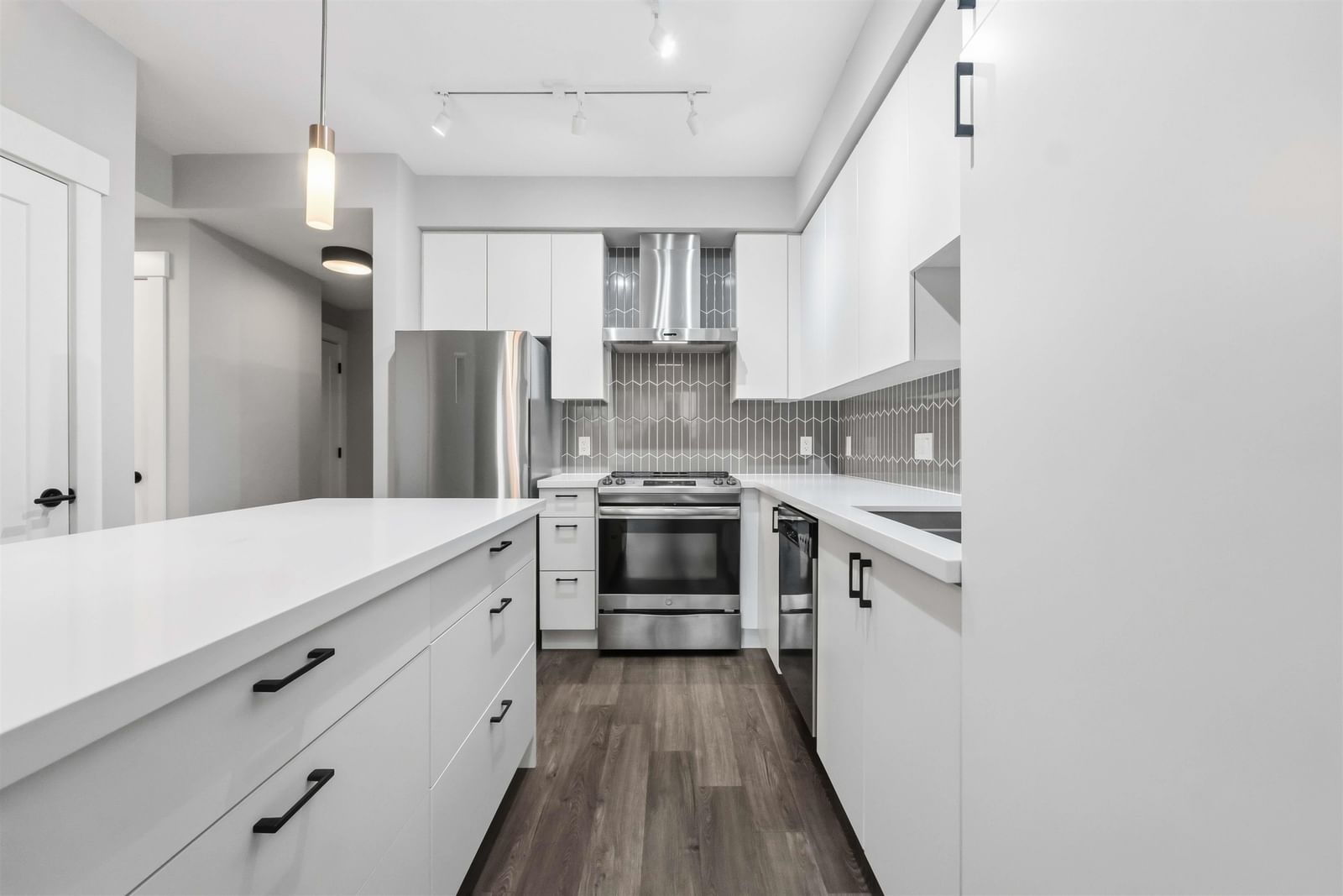 Listing Image 16