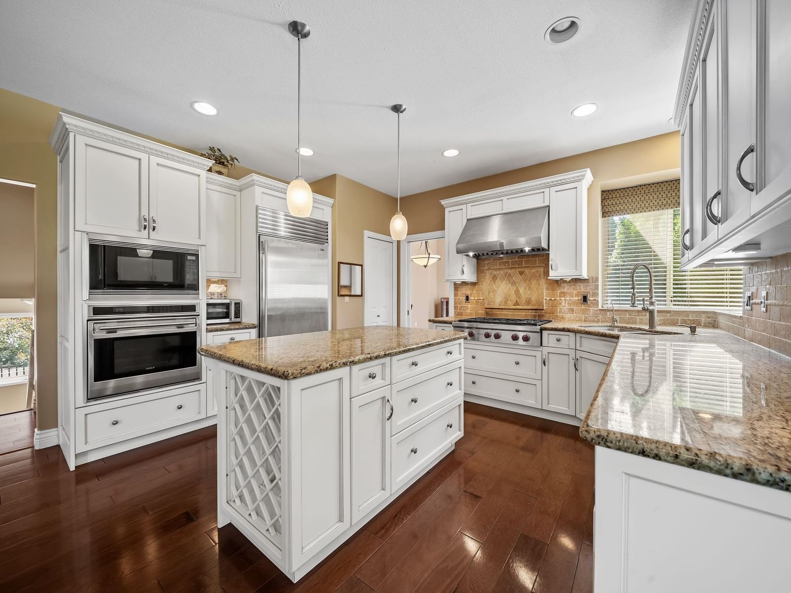Listing Image 10